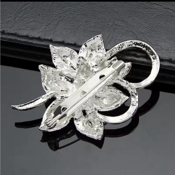 Crystal Flower Brooch Pin with Pearl Center | Rhinestone Floral Scarf Pin